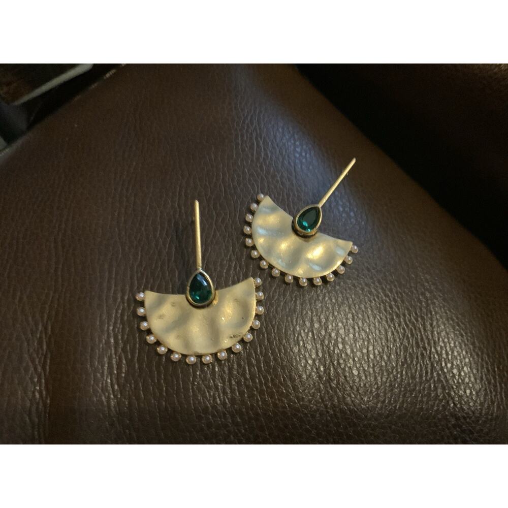 Artisan Fan Gold Earrings Museum Pearl Crystal Hammered Sundance Boho Teardrop - Picture 5 of 7